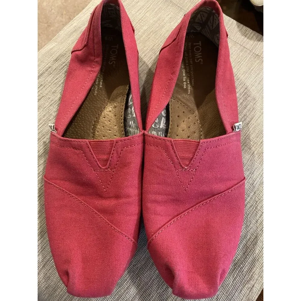 9 Womens Toms Classic Flat Pink Canvas Slip On